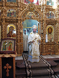 Архиерейское богослужение в день праздника Вознесения Господня. Увеличить изображение. Размер файла: 293,02 Kb [600X800]