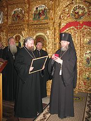 Архиерейское богослужение в день праздника Вознесения Господня. Увеличить изображение. Размер файла: 240,6 Kb [600X800]