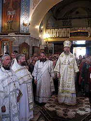 Архиерейское богослужение в день праздника Вознесения Господня. Увеличить изображение. Размер файла: 224,06 Kb [600X800]