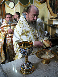 Архиерейское богослужение в день праздника Вознесения Господня. Увеличить изображение. Размер файла: 242,73 Kb [600X800]