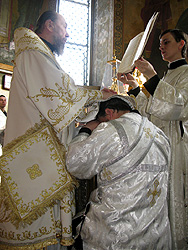 Архиерейское богослужение в день праздника Вознесения Господня. Увеличить изображение. Размер файла: 218,81 Kb [600X800]