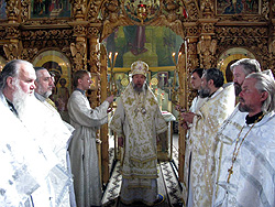 Архиерейское богослужение в день праздника Вознесения Господня. Увеличить изображение. Размер файла: 234,99 Kb [800X600]