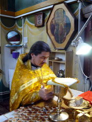 Божественная литургия в день памяти св. вмч. Пантелеимона. Увеличить изображение. Размер файла: 75 Kb [450X600]