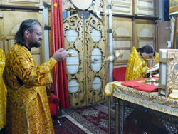 Божественная литургия в день памяти св. вмч. Пантелеимона. Увеличить изображение. Размер файла: 91,3 Kb [600X450]