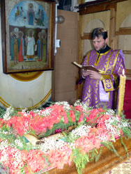 Чин выноса Креста и освящение меда в Свято-Вознесенском соборе. Увеличить изображение. Размер файла: 167,84 Kb [600X800]