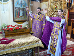 Чин выноса Креста и освящение меда в Свято-Вознесенском соборе. Увеличить изображение. Размер файла: 166,65 Kb [800X600]