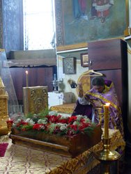 Чин выноса Креста и освящение меда в Свято-Вознесенском соборе. Увеличить изображение. Размер файла: 119,29 Kb [600X800]