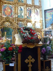 Чин выноса Креста и освящение меда в Свято-Вознесенском соборе. Увеличить изображение. Размер файла: 146,28 Kb [600X800]