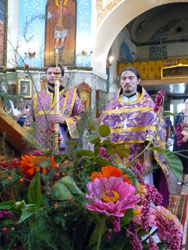 Чин выноса Креста и освящение меда в Свято-Вознесенском соборе. Увеличить изображение. Размер файла: 133,06 Kb [600X800]