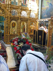 Чин выноса Креста и освящение меда в Свято-Вознесенском соборе. Увеличить изображение. Размер файла: 132,62 Kb [600X800]