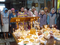 Чин выноса Креста и освящение меда в Свято-Вознесенском соборе. Увеличить изображение. Размер файла: 128,51 Kb [800X600]