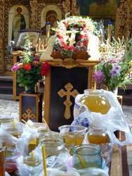 Чин выноса Креста и освящение меда в Свято-Вознесенском соборе. Увеличить изображение. Размер файла: 161,51 Kb [600X800]