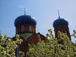 Весенний храм. Виды Свято-Вознесенского собора.Увеличить изображение. Размер файла: 135,11 Kb [800X600]