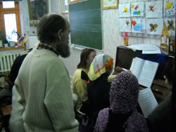 Подготовка к Рождеству Христову в Боровецкой церкви. Увеличить изображение. Размер файла:116,27 Kb [800X600]