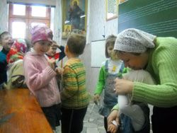 Подготовка к Рождеству Христову в Боровецкой церкви. Увеличить изображение. Размер файла:111,42 Kb [800X600]