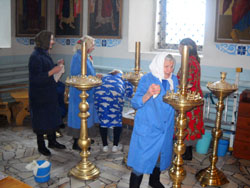 Уборка в Боровецкой церкви. Увеличить изображение. Размер файла: 143,37 Kb [800X600]