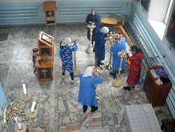 Уборка в Боровецкой церкви. Увеличить изображение. Размер файла: 155,49 Kb [800X600]