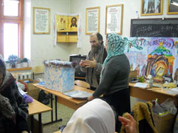 Подготовительные работы к Рождеству в Боровецкой церкви г. Набережные Челны. Увеличить изображение. Размер файла: 243,83 Kb [800X600]