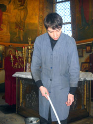 Подготовительные работы к Рождеству в Боровецкой церкви г. Набережные Челны. Увеличить изображение. Размер файла: 126,71 Kb [600X800]