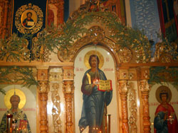 Подготовительные работы к Рождеству в Боровецкой церкви г. Набережные Челны. Увеличить изображение. Размер файла: 181,43 Kb [800X600]