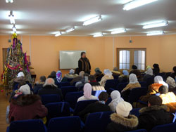 Беседа диакона Евгения Ступицкого с прихожанами. Увеличить изображение. Размер файла: 109,31 Kb [800X600]