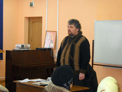 Беседа диакона Евгения Ступицкого с прихожанами. Увеличить изображение. Размер файла: 99,4 Kb [800X600]