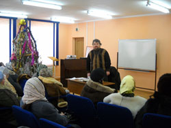 Беседа диакона Евгения Ступицкого с прихожанами. Увеличить изображение. Размер файла: 113,81 Kb [800X600]