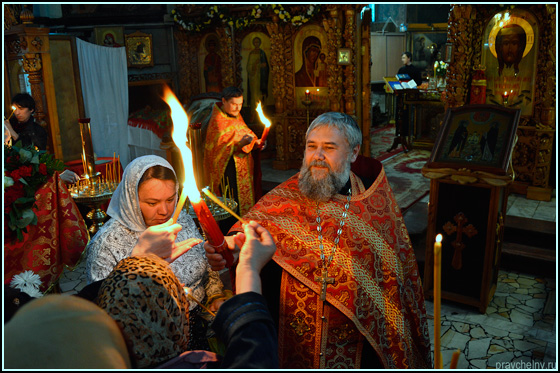 Благодатный огонь в Свято-Вознесенском соборе г. Набережные Челны