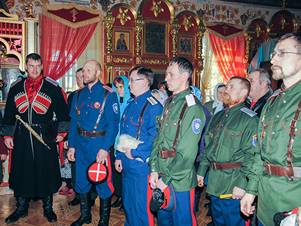 Казачий конвой доставил гуманитарный груз в Новороссию