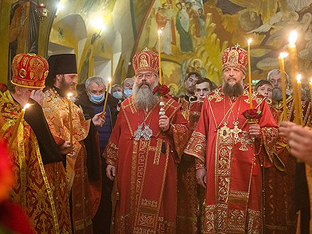 Митрополит Кирилл совершил всенощное бдение в Космо-Дамиановском храме Челнов