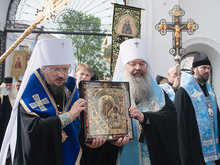 Челнинцы приняли участие в крестном ходе и богослужении в Казани [+Видео]