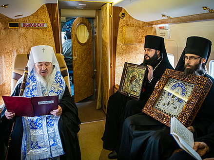 Над столицей Татарстана состоялся воздушный крестный ход с Казанской иконой Божией Матери