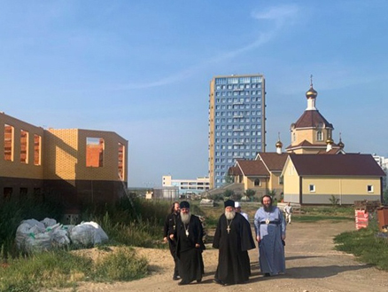 Митрополит Кирилл ознакомился с ходом строительства православной гимназии