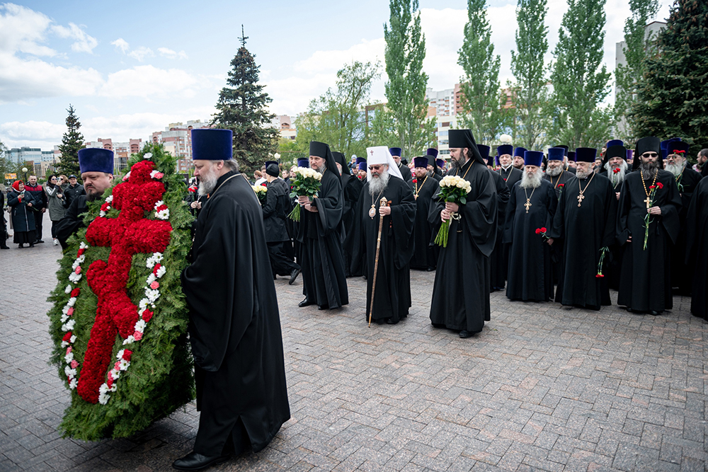 Благочинный Закамья принял участие в возложении венков в Парке Победы города Казани