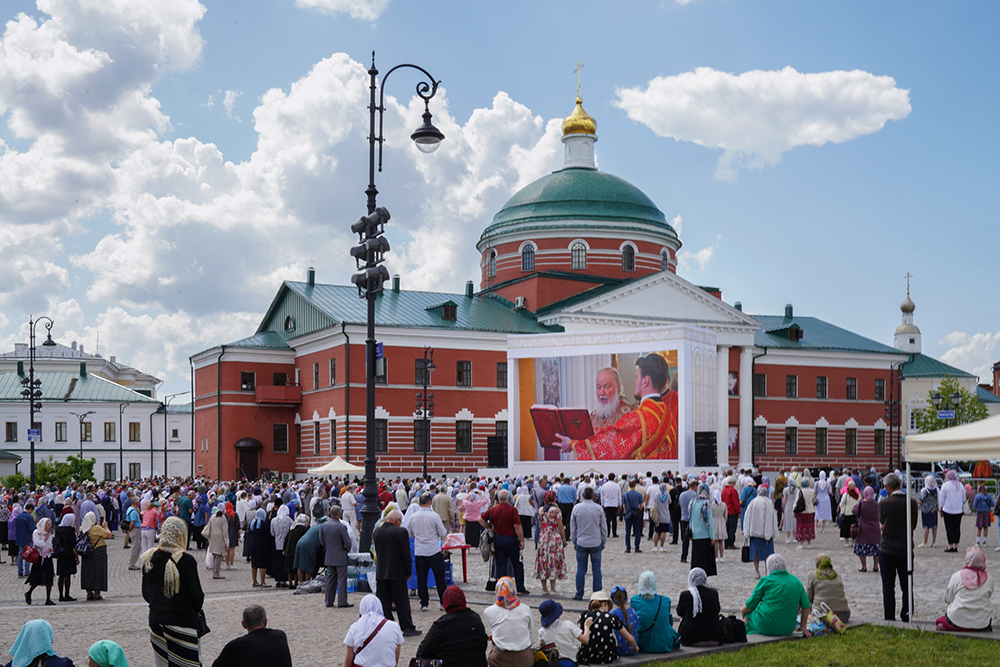 Паломники из Набережных Челнов посетили патриаршее богослужение в Казани
