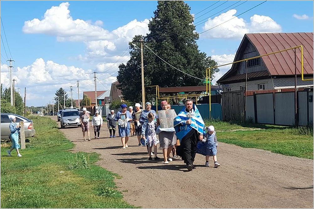 В день Казанской иконы Божией Матери был совершен крестный ход в Мензелинском районе