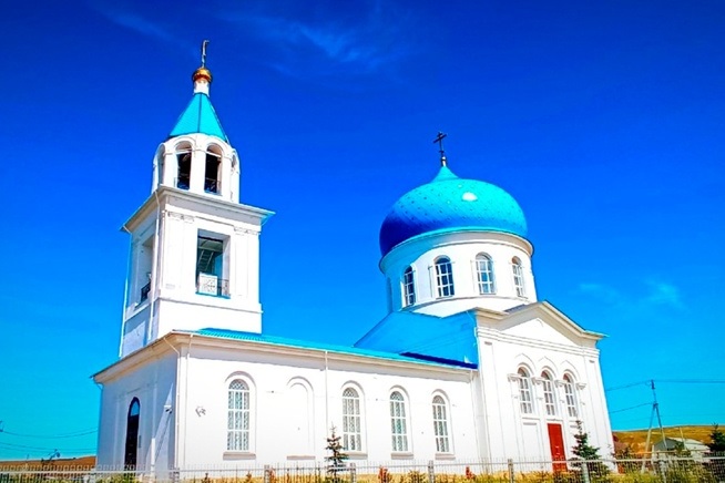 Идет роспись храма Живоначальной Троицы в селе Новотроицкое
