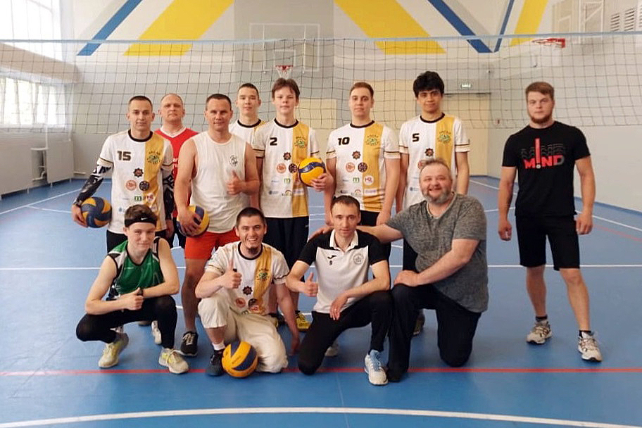 В Набережных Челнах прошел дружеский матч по волейболу среди православной и мусульманской молодежи
