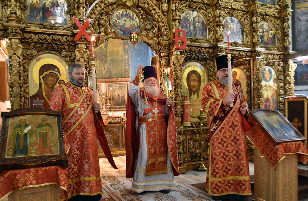 В Пасхальную ночь праздничное богослужение совершено в Свято-Вознесенском соборе