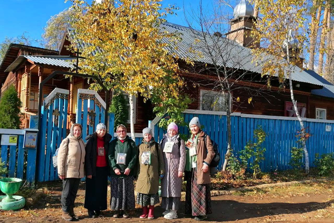 Под Покровом Божией Матери