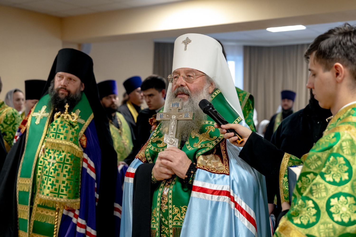 Митрополит Кирилл и епископ Гавриил освятили здание православной гимназии в Набережных Членах