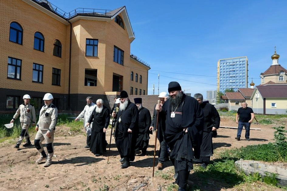Митрополит Кирилл ознакомился с ходом строительных работ православной гимназии в Набережных Челнах