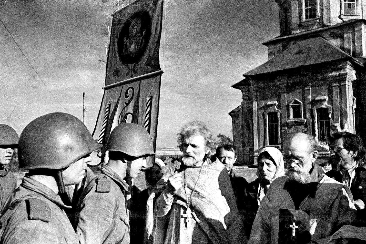 Словом и мечом: подвиг Русской Православной Церкви в годы войны [+Видео]
