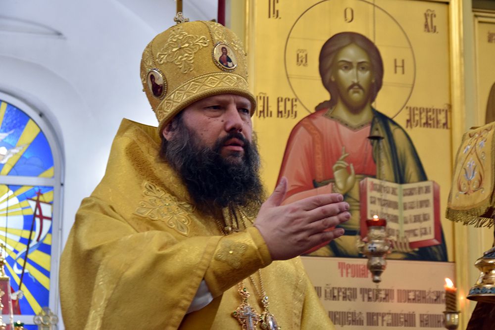 Епископ Гавриил совершил Литургию в Никольском соборе Мензелинска