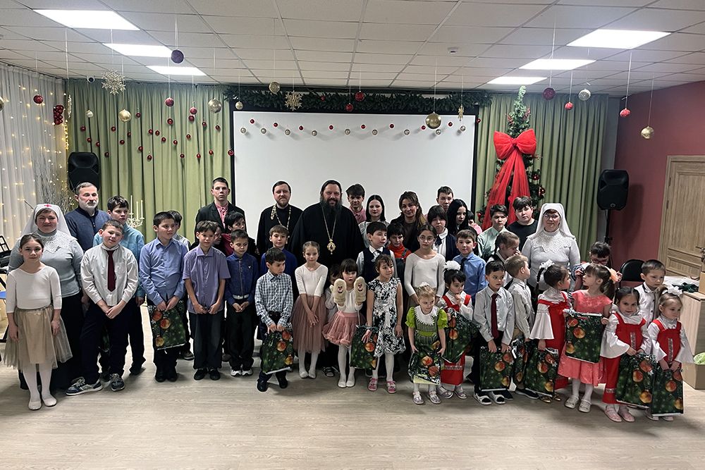 Владыка Гавриил поздравил с Рождеством Христовым воспитанников приюта «Асылташ»