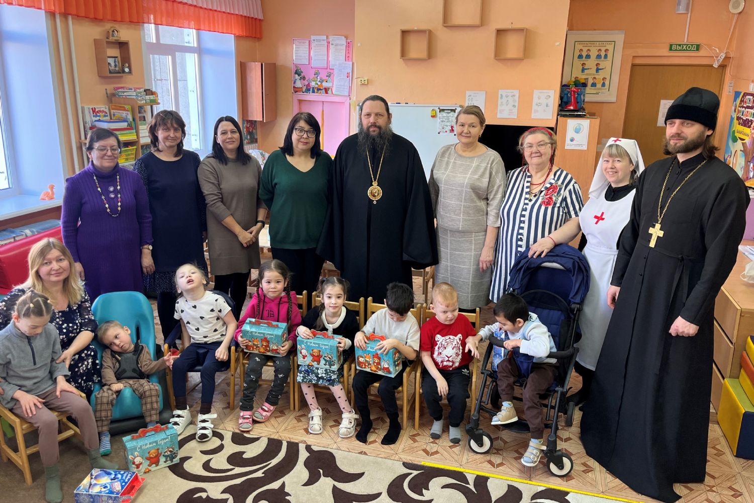 Управляющий Набережночелнинской епархией посетил коррекционные детские учреждения