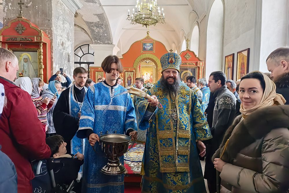 Епископ Гавриил совершил богослужения Сретения Господня [+Видео]