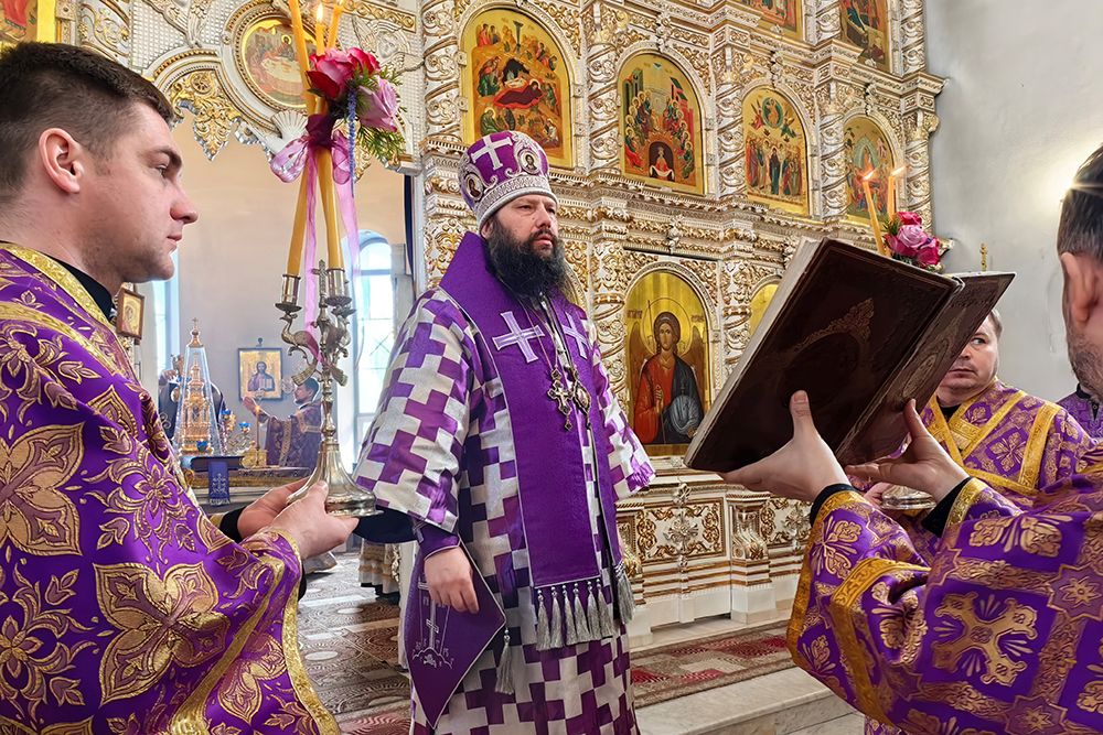 Епископ Гавриил совершил богослужения Недели Крестопоклонной Великого поста [+Видео]