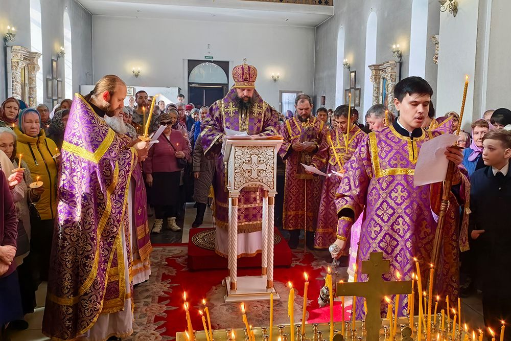 Епископ Гавриил совершил богослужения третьей Великопостной родительской субботы