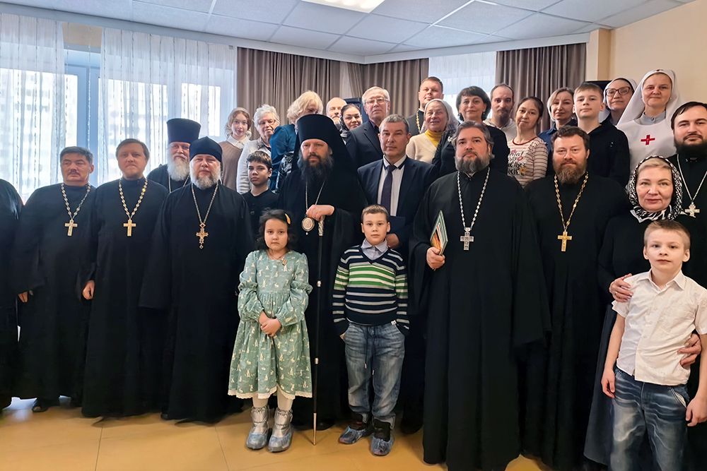 Нас слушает Бог